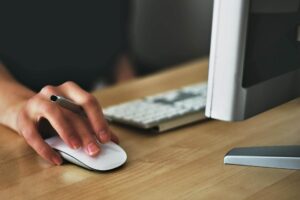 Come Diventare Tecnico Informatico: Guida Completa alla Professione